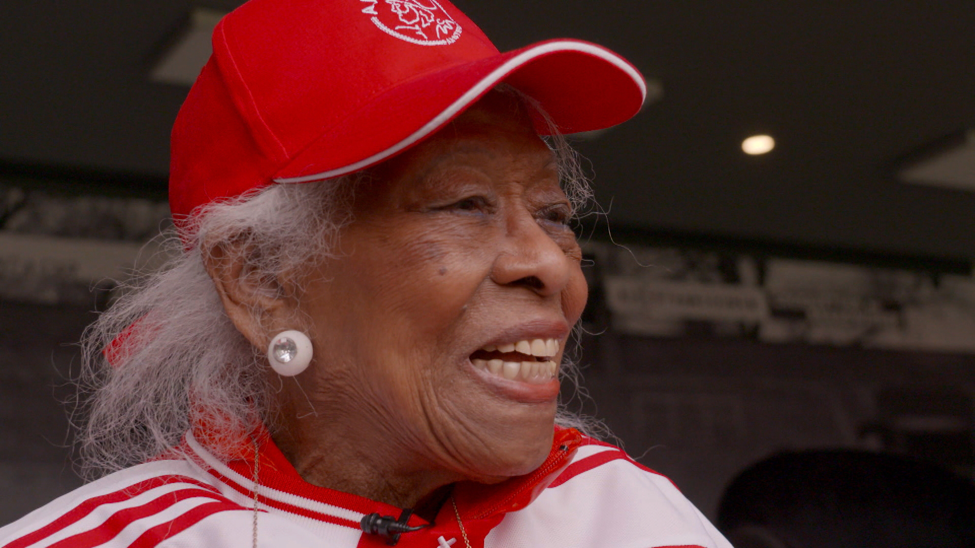 'Auntie Es' (108) visits Ajax for the first time: 'We're going to celebrate now'